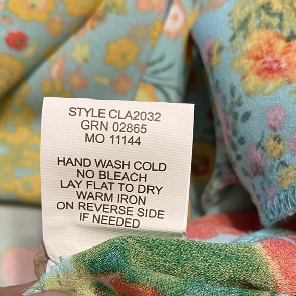 Fig and Flower Peasant Floral Boho Top - Picture 7 of 9